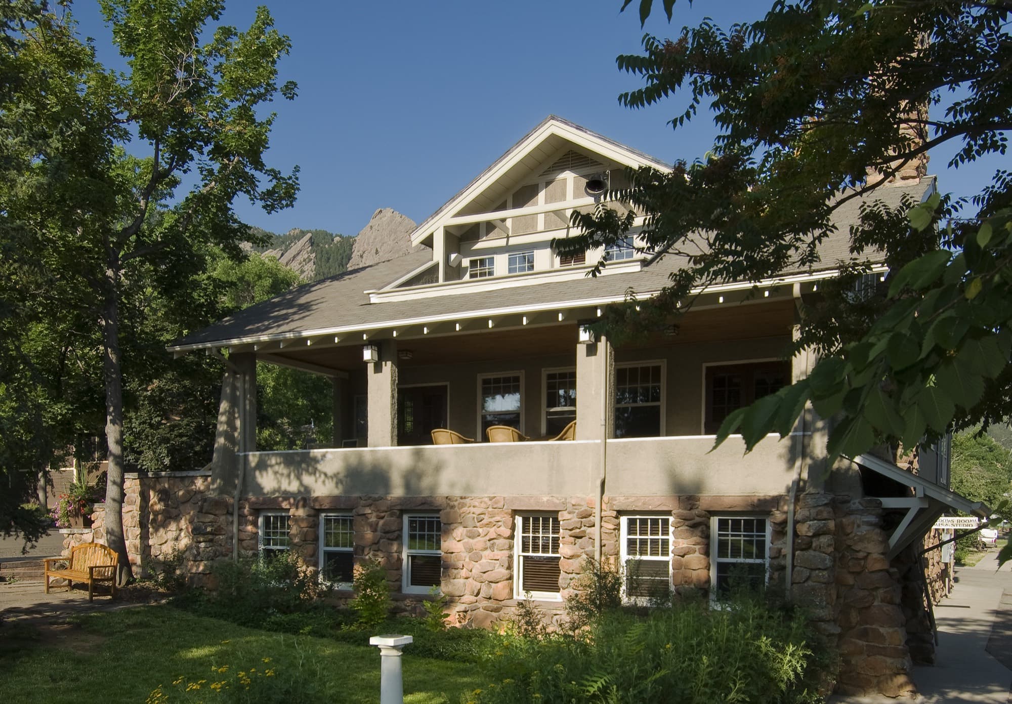 The Chautauqua Community House at the foot of the Flatirons.